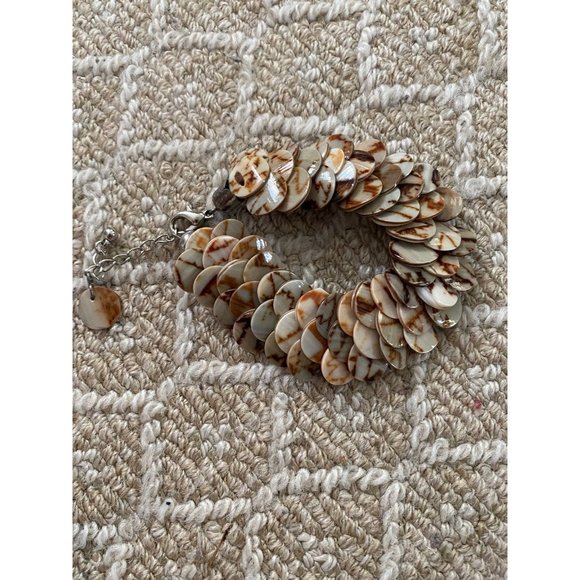 Shell Bracelet - Picture 2 of 6